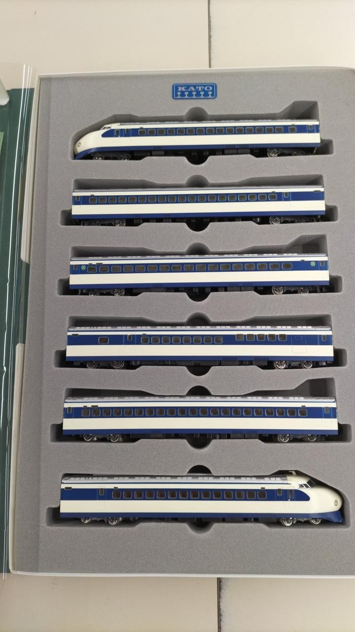 KATO 10-136 Series 0 Shinkansen 6-Car Basic Set N Scale KATO 10-136 Series 0 Shinkansen 6-Car Basic Set N Scale