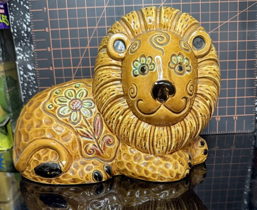 Vintage Ceramic Lion Figurine Retro Flower Power MCM Folk Art Kitsch 10 Inch