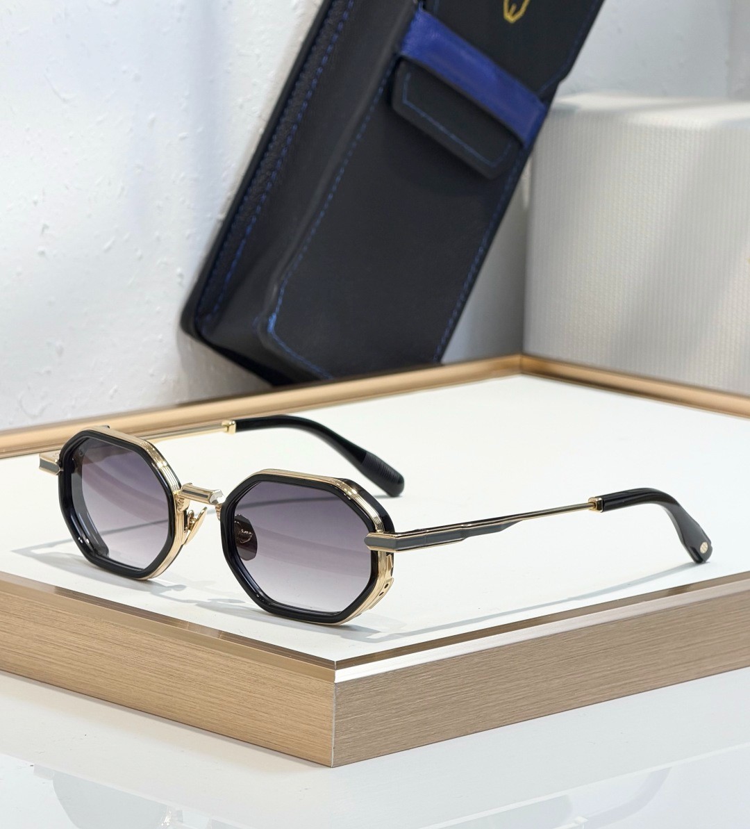 T-HENRI SQUADRA Black Gold Octagonal Sunglasses Gray Gradient Lens 48-24-145 T-HENRI SQUADRA Black Gold Octagonal Sunglasses Gray Gradient Lens 48-24-145