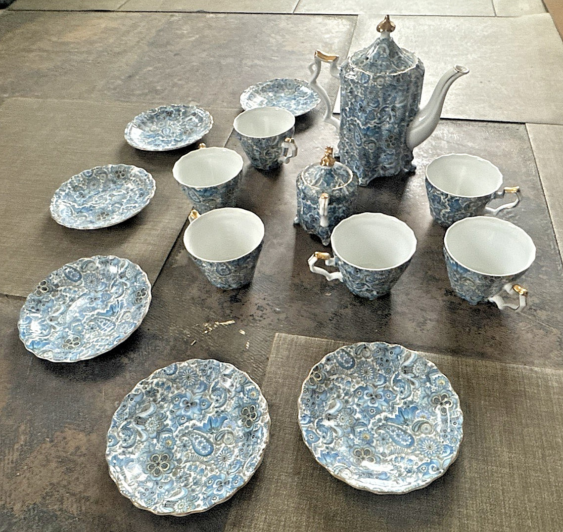 Vintage Royal Paisley 1713 Blue & Gold Porcelain Tea Set 14 Pc Great Condition