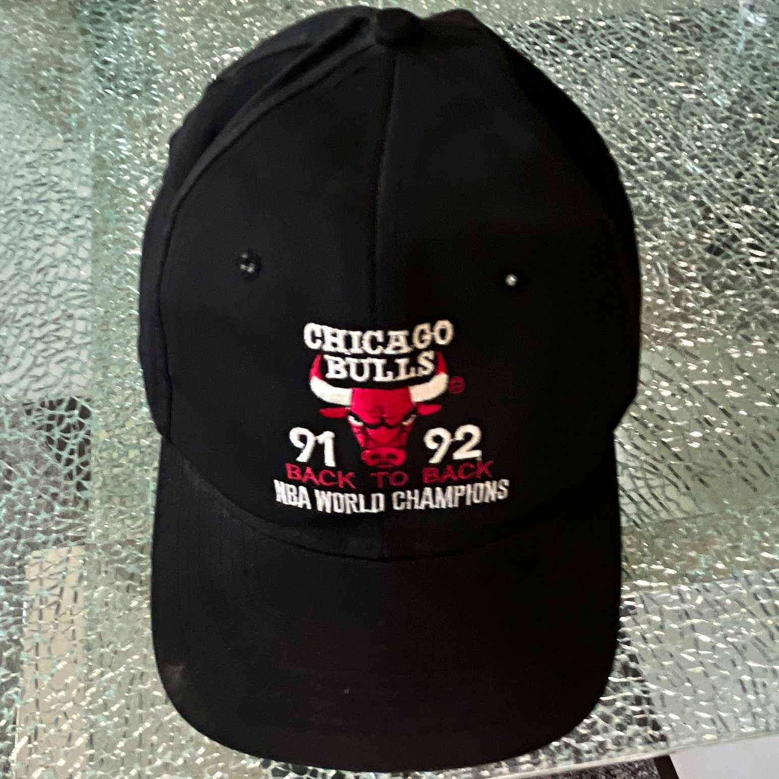 VTG 1992 Chicago Bulls Back to Back NBA Champions Snapback Hat 91-92 VTG 1992 Chicago Bulls Back to Back NBA Champions Snapback Hat 91-92