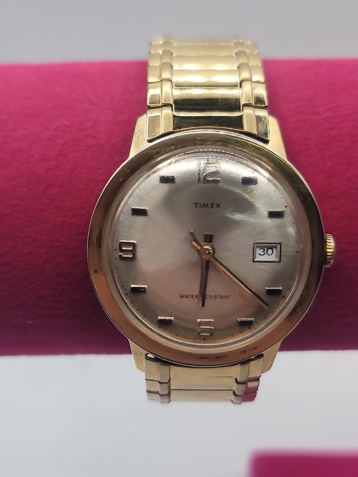 Vintage 1972 Timex Marlin Calendar Men's Watch Keeps Time Vintage 1972 Timex Marlin Calendar Men's Watch Keeps Time