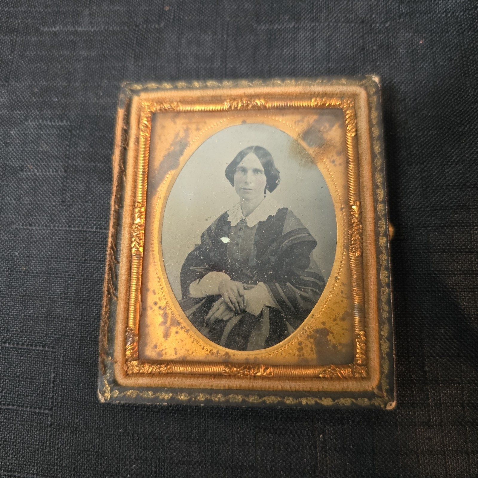 Antique 1/9th Sixth Plate Daguerreotype Ambrotype Portrait Seated Woman Case