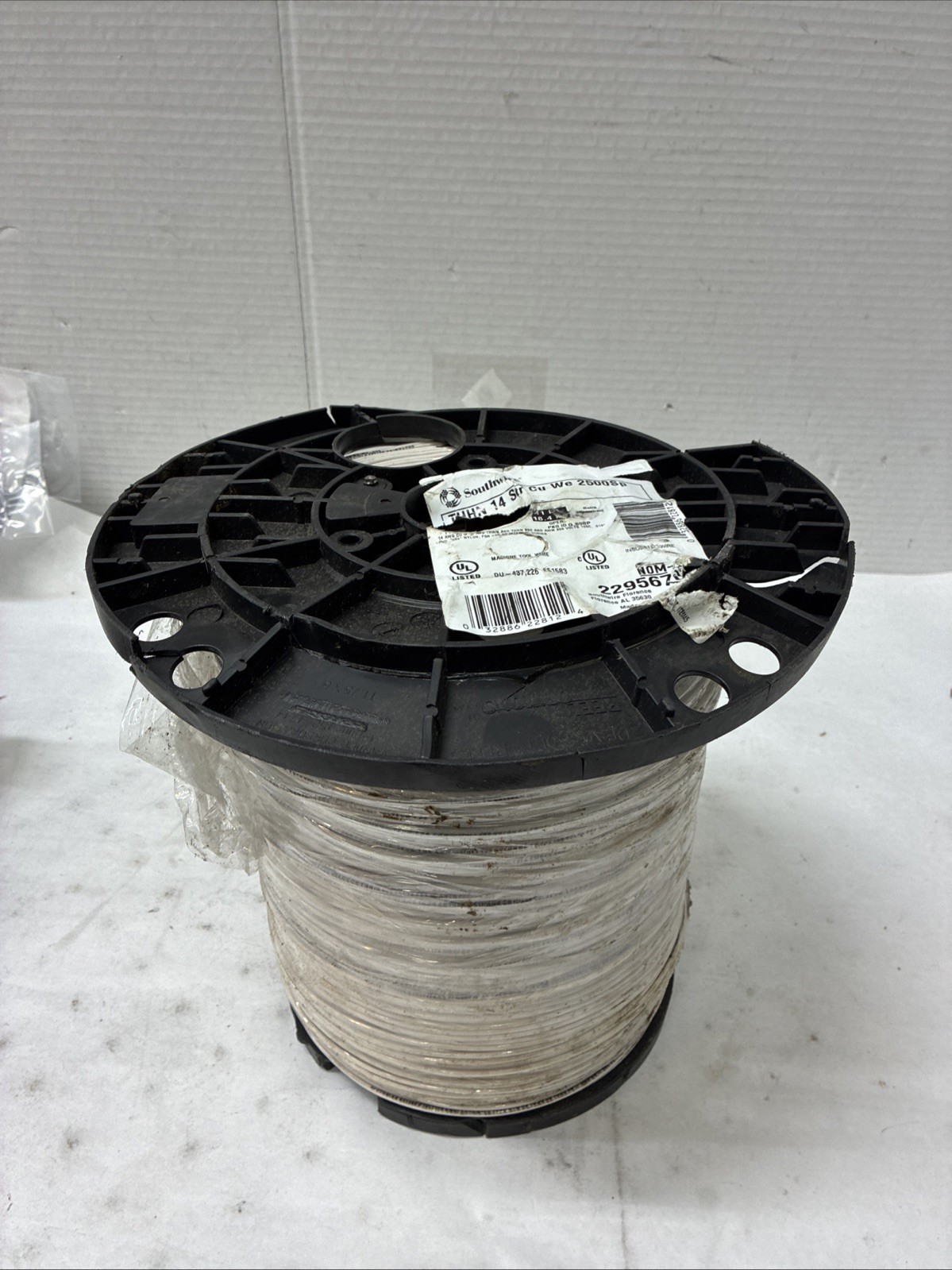 Southwire 22956706 Thhn Building Wire, Copper, 14 Awg, 1C, White Stranded 2500ft Southwire 22956706 Thhn Building Wire, Copper, 14 Awg, 1C, White Stranded 2500ft