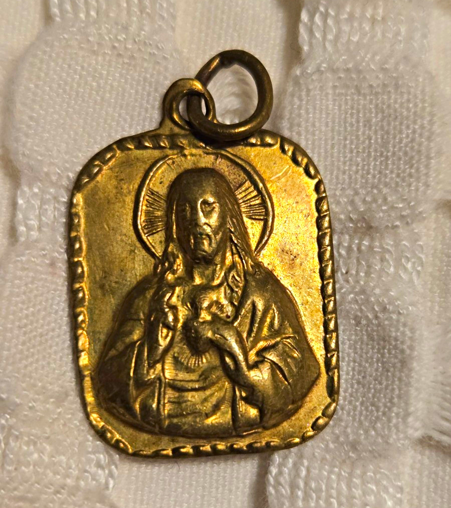14K Gold Sacred Heart of Jesus Christian Medal Pendant Rectangular Charm 14K Gold Sacred Heart of Jesus Christian Medal Pendant Rectangular Charm