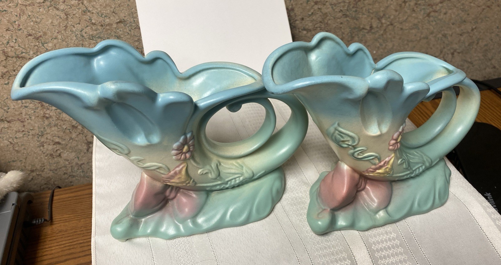 Pair of Vintage HULL ART POTTERY Bowknot B-5-7 1/2\ Pair of Vintage HULL ART POTTERY Bowknot B-5-7 1/2\