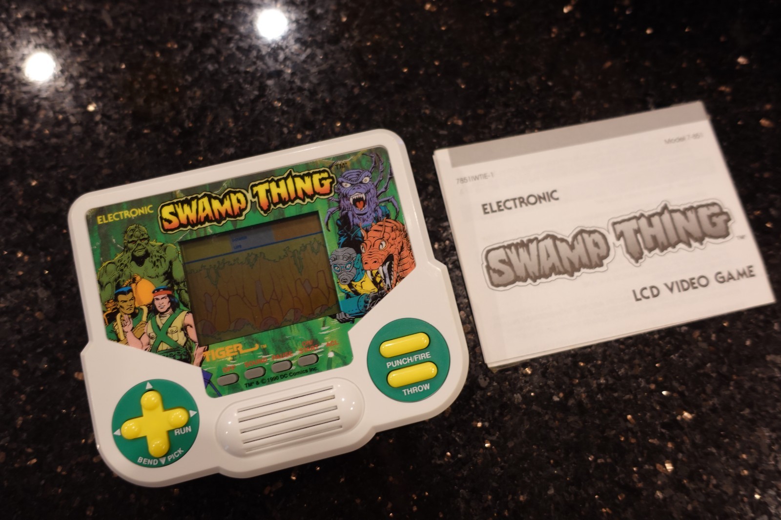 Vintage SWAMP THING by Tiger Handheld Electronic  LCD Video game D9         RARE