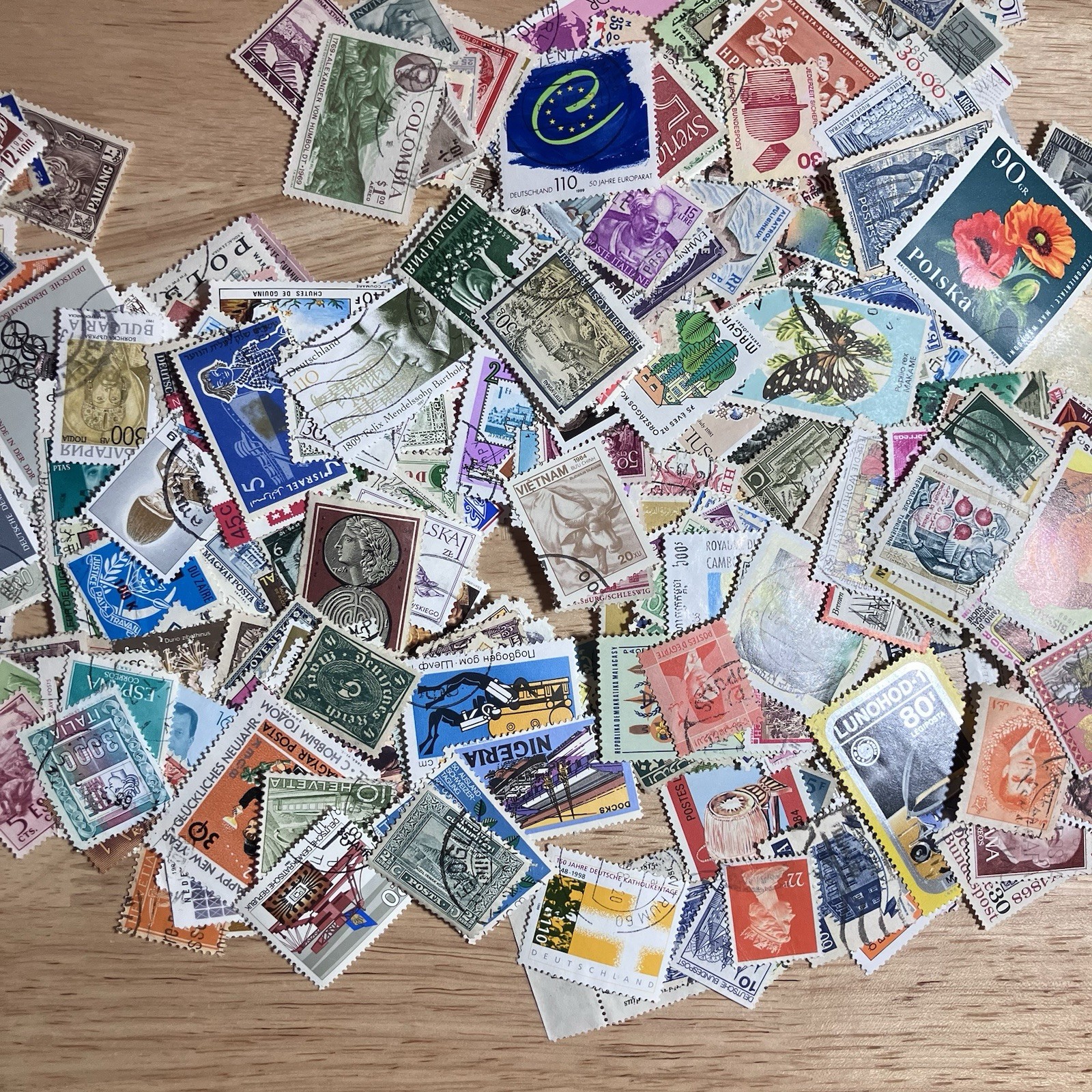 Vintage World Stamp Lot \\ Mixed International Historic Lot of 15 Stamps Vintage World Stamp Lot \\ Mixed International Historic Lot of 15 Stamps