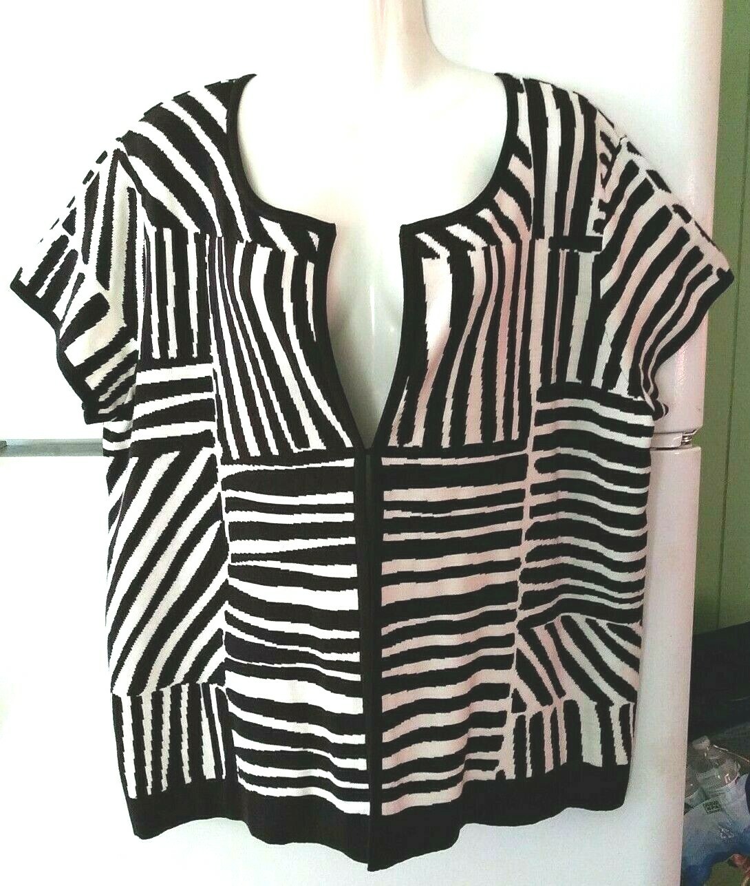 VTG CHICO\'S BLACK WHITE ANIMAL PRINT SILK COTTON BLEND SWEATER TOPPER SIZE 3 XL VTG CHICO\'S BLACK WHITE ANIMAL PRINT SILK COTTON BLEND SWEATER TOPPER SIZE 3 XL