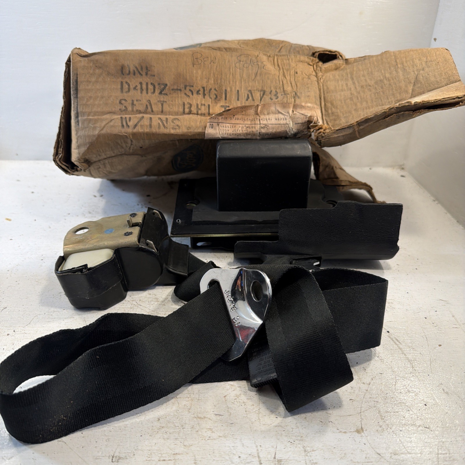 New NOS OEM Ford D4DZ-54611A73-A Rear Seat Belt Assembly 1974-77 Maverick Comet New NOS OEM Ford D4DZ-54611A73-A Rear Seat Belt Assembly 1974-77 Maverick Comet