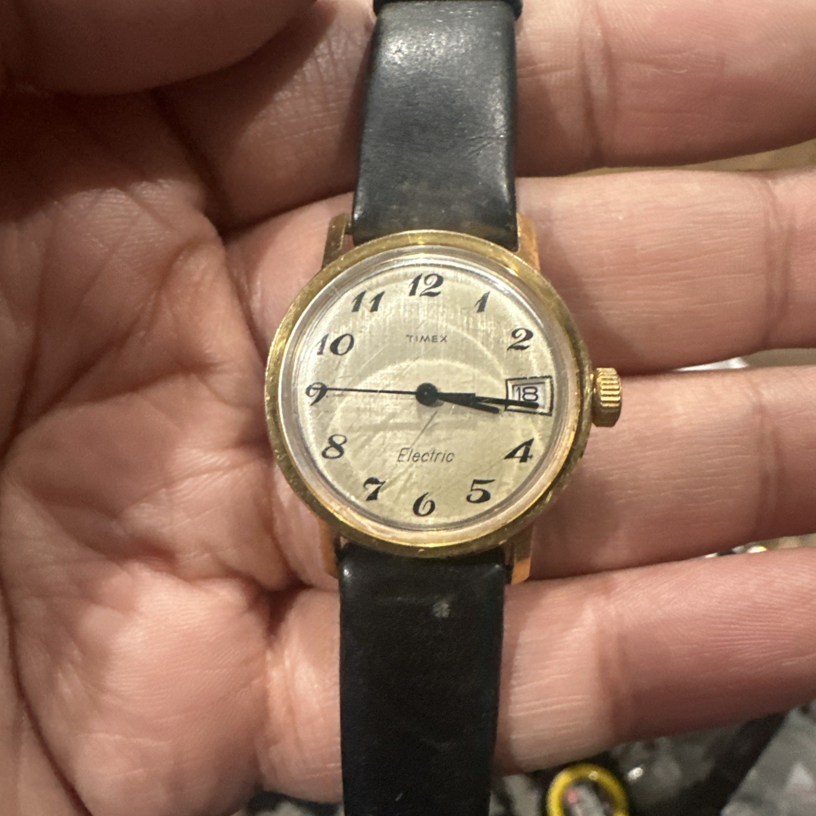 Vintage Timex Electric Date Gold 27mm Ladies Watch Works But Need Repair Read Vintage Timex Electric Date Gold 27mm Ladies Watch Works But Need Repair Read