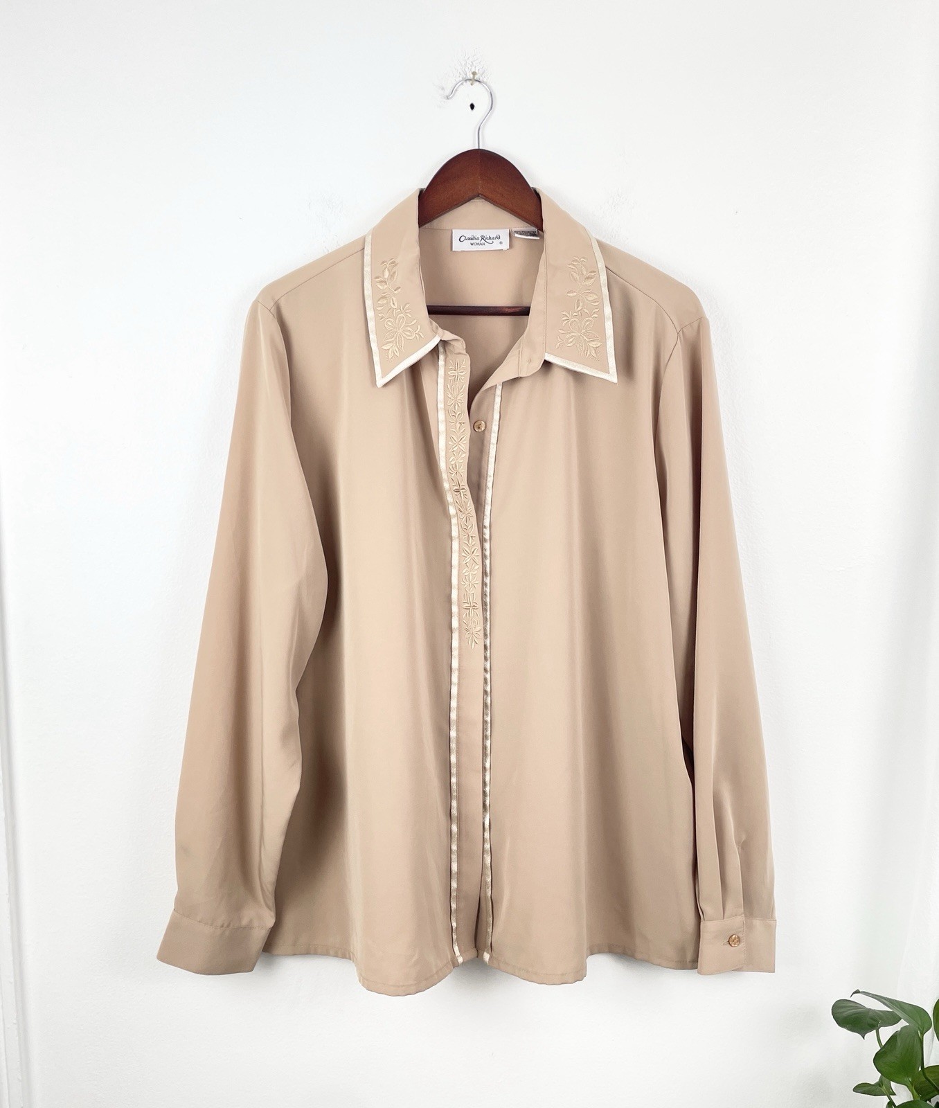 Vtg Claudia Richard Tan Embroidered Button Up Long Sleeve Blouse Women’s 22W Vtg Claudia Richard Tan Embroidered Button Up Long Sleeve Blouse Women’s 22W