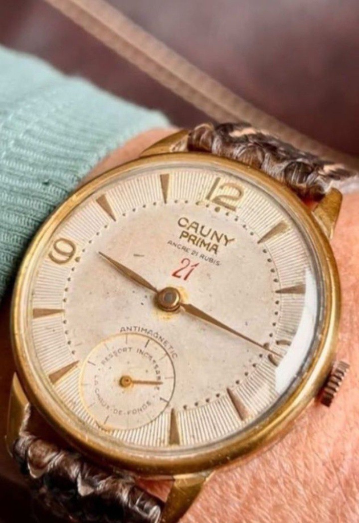 Cauny 498,  21 rubis. Vintage.
