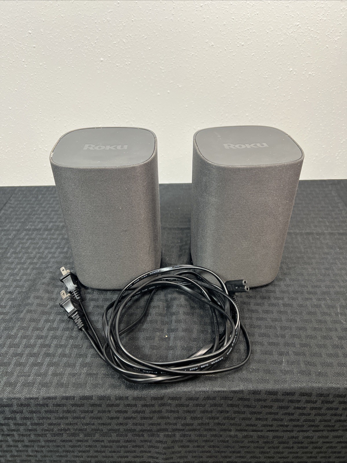 Roku Wireless Surround Speaker for Roku TV 9020X - Tested, Good. READ Roku Wireless Surround Speaker for Roku TV 9020X - Tested, Good. READ