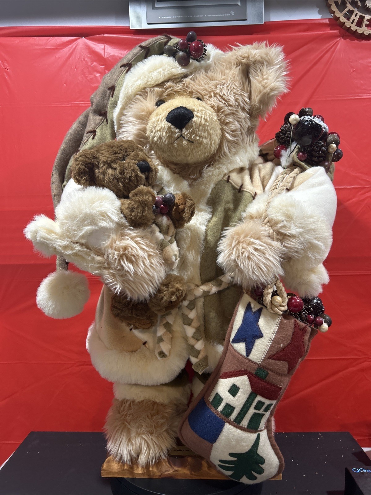 Vintage Grandeur Noel Collectors Edition 31 inch Collectible Bear Decoration