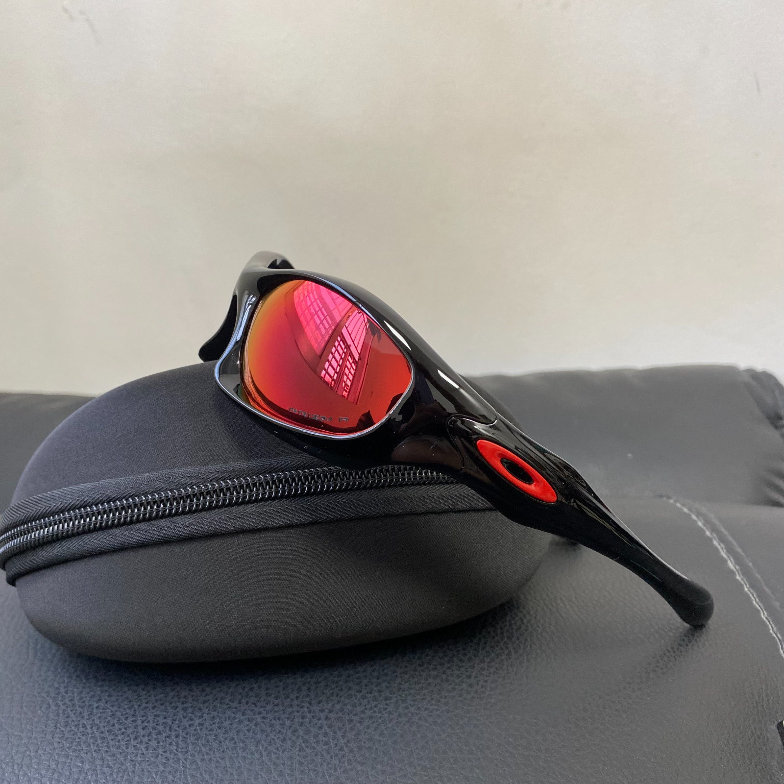 Oakley Monster Dog 00s Prizm Sunglasses Red Lens Gloss Black Frame Vintage Oakley Monster Dog 00s Prizm Sunglasses Red Lens Gloss Black Frame Vintage