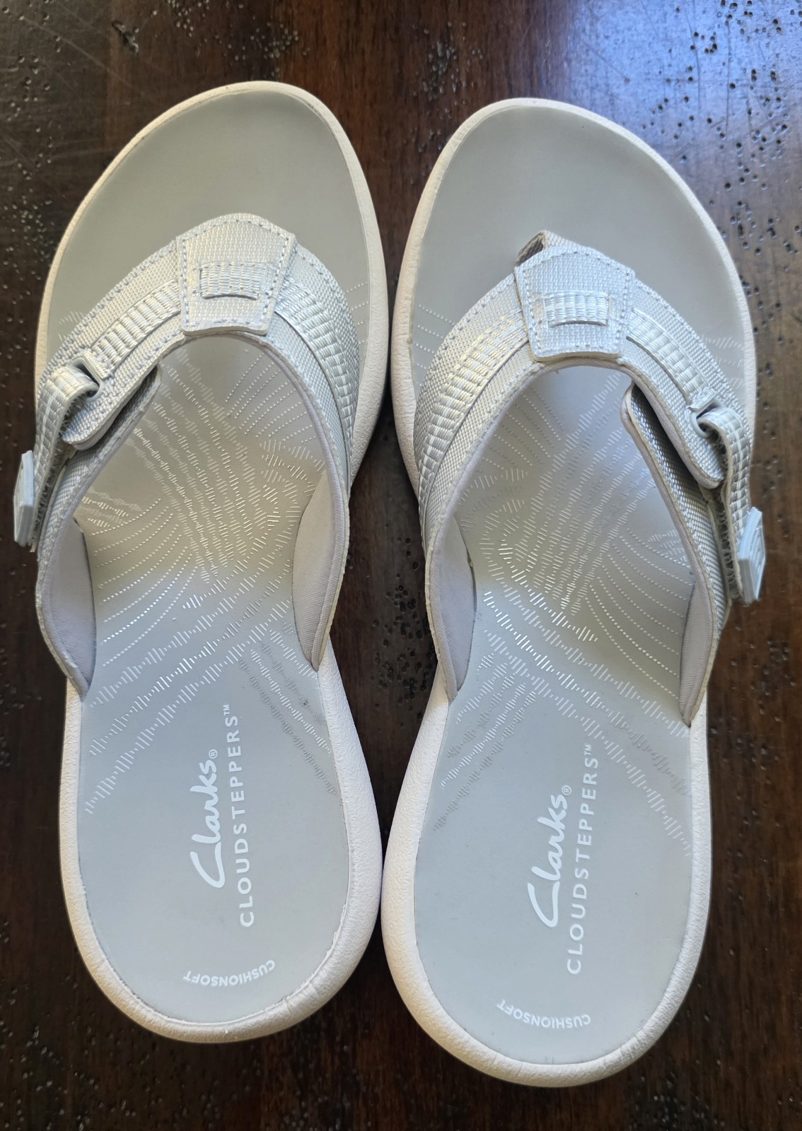 Clarks Cloudsteppers Women’s White Slide Sandals Hook & Loop Cushioned Clarks Cloudsteppers Women’s White Slide Sandals Hook & Loop Cushioned