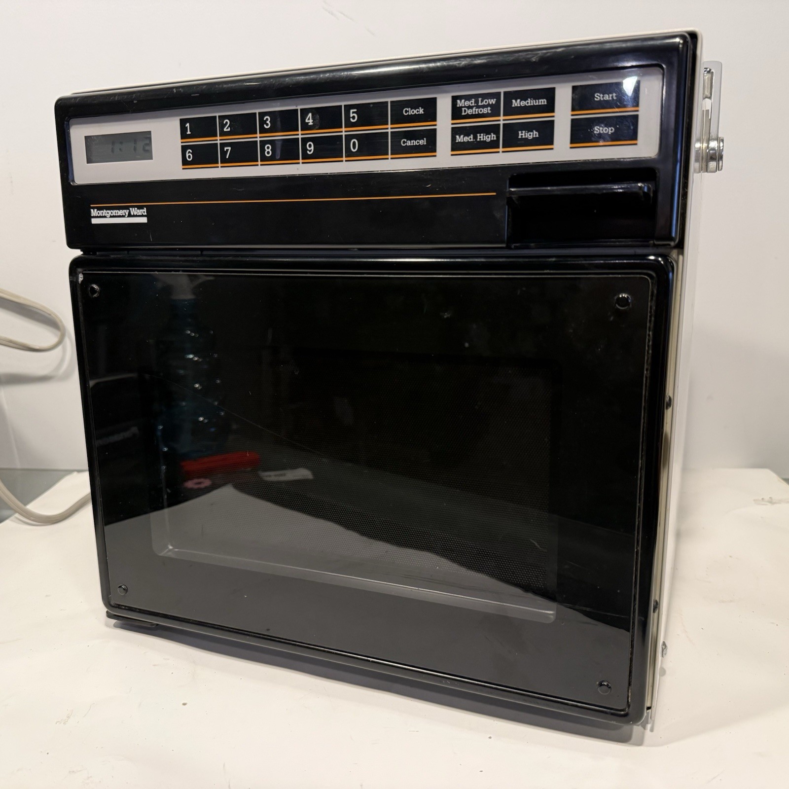 Vintage 1985 Montgomery Ward KSA-8007A 400W Microwave Tested Working