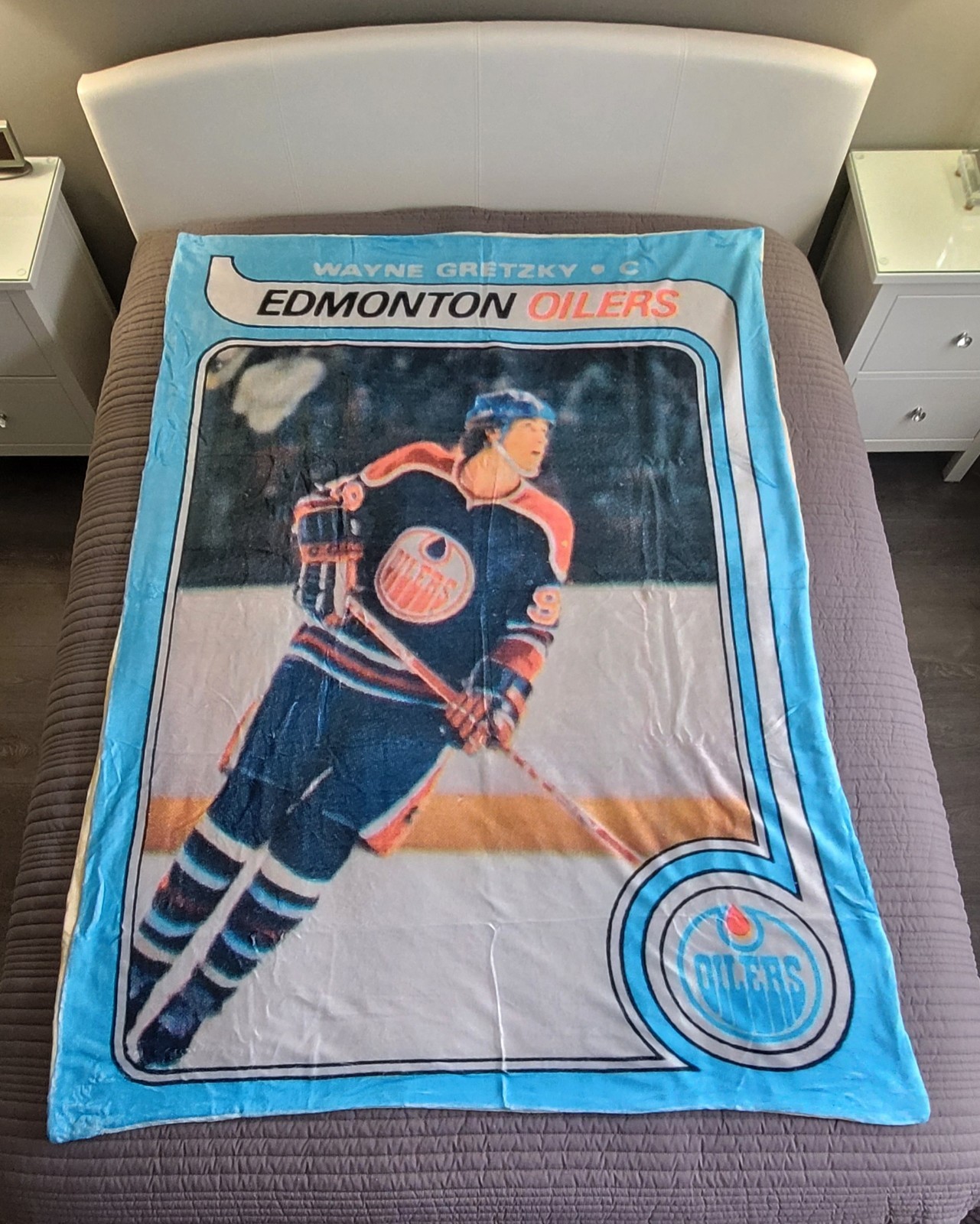 1979 Wayne Gretzky Edmonton Oilers Rookie Card Throw Blanket - New With Tags