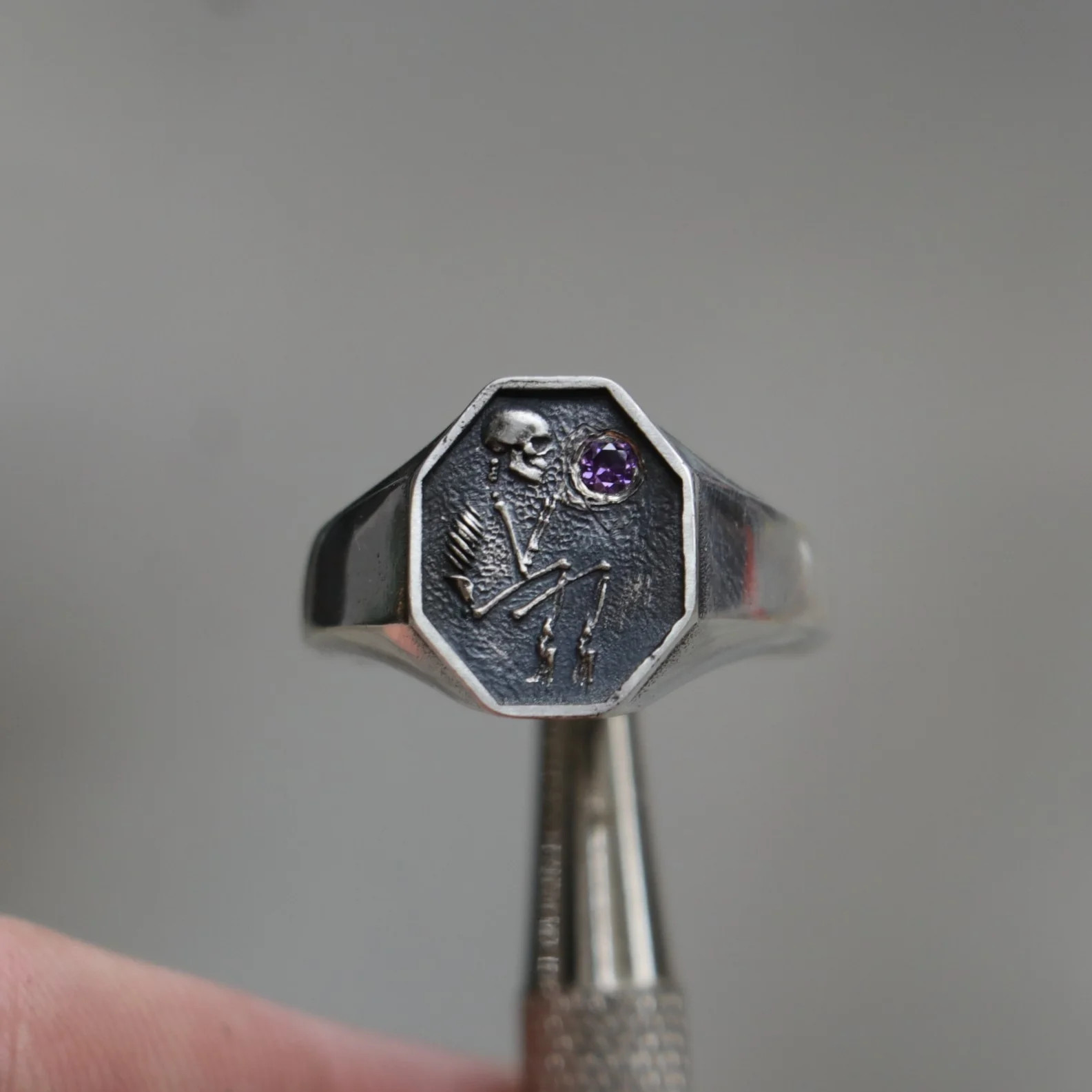 Memento Mori Amethyst Men\'s 925 Silver Ring