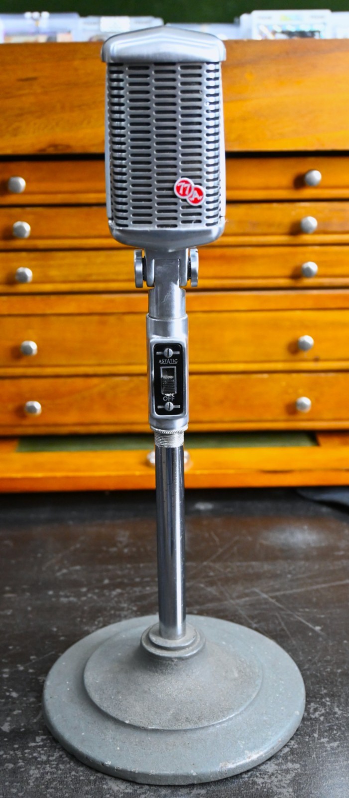 Vintage 1950s Astatic Model 77 Dynamic Cardioid Mic H/M/L w VGT Desk Stand Vintage 1950s Astatic Model 77 Dynamic Cardioid Mic H/M/L w VGT Desk Stand