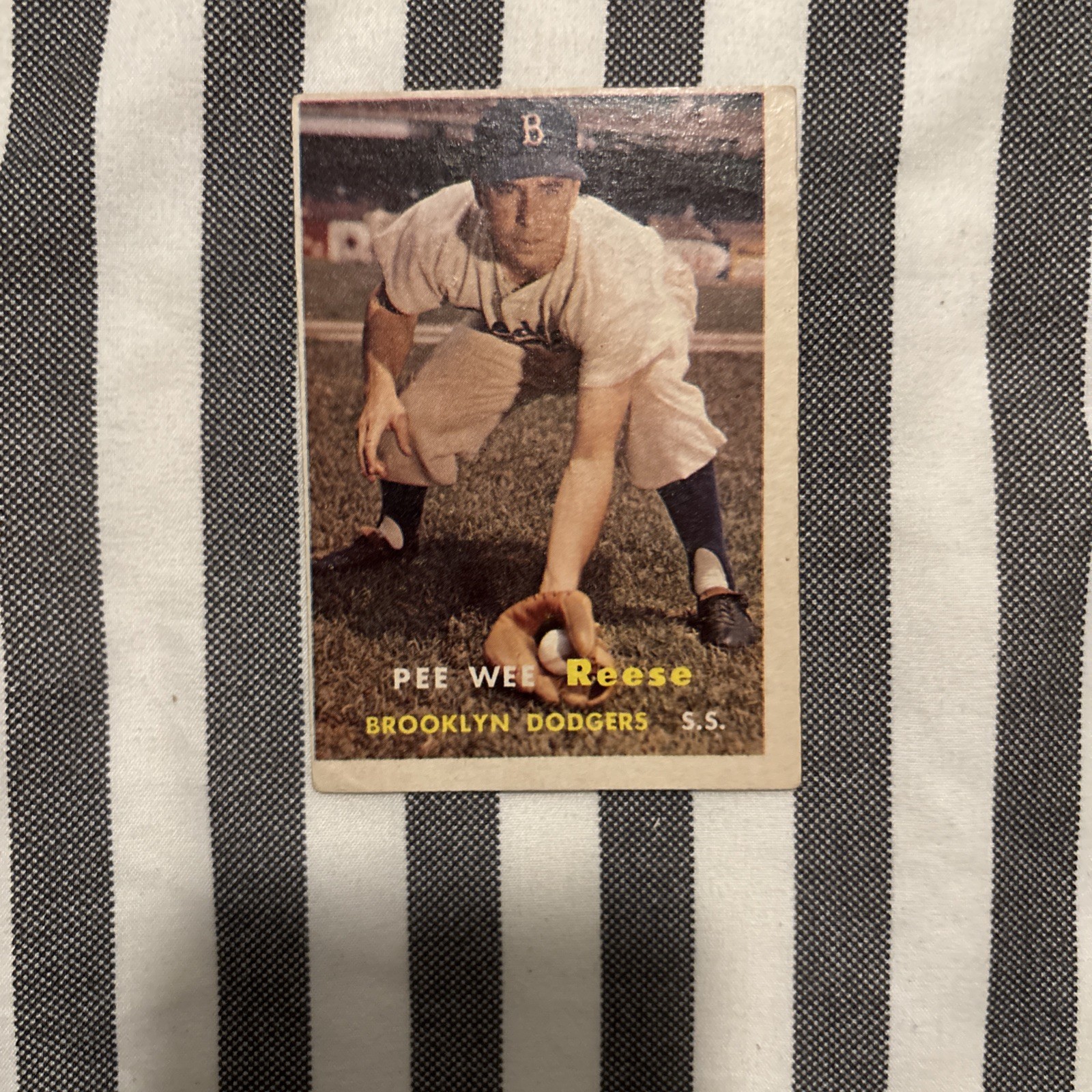 1957 Topps - Pee Wee Reese #30 VG-EX 1957 Topps - Pee Wee Reese #30 VG-EX