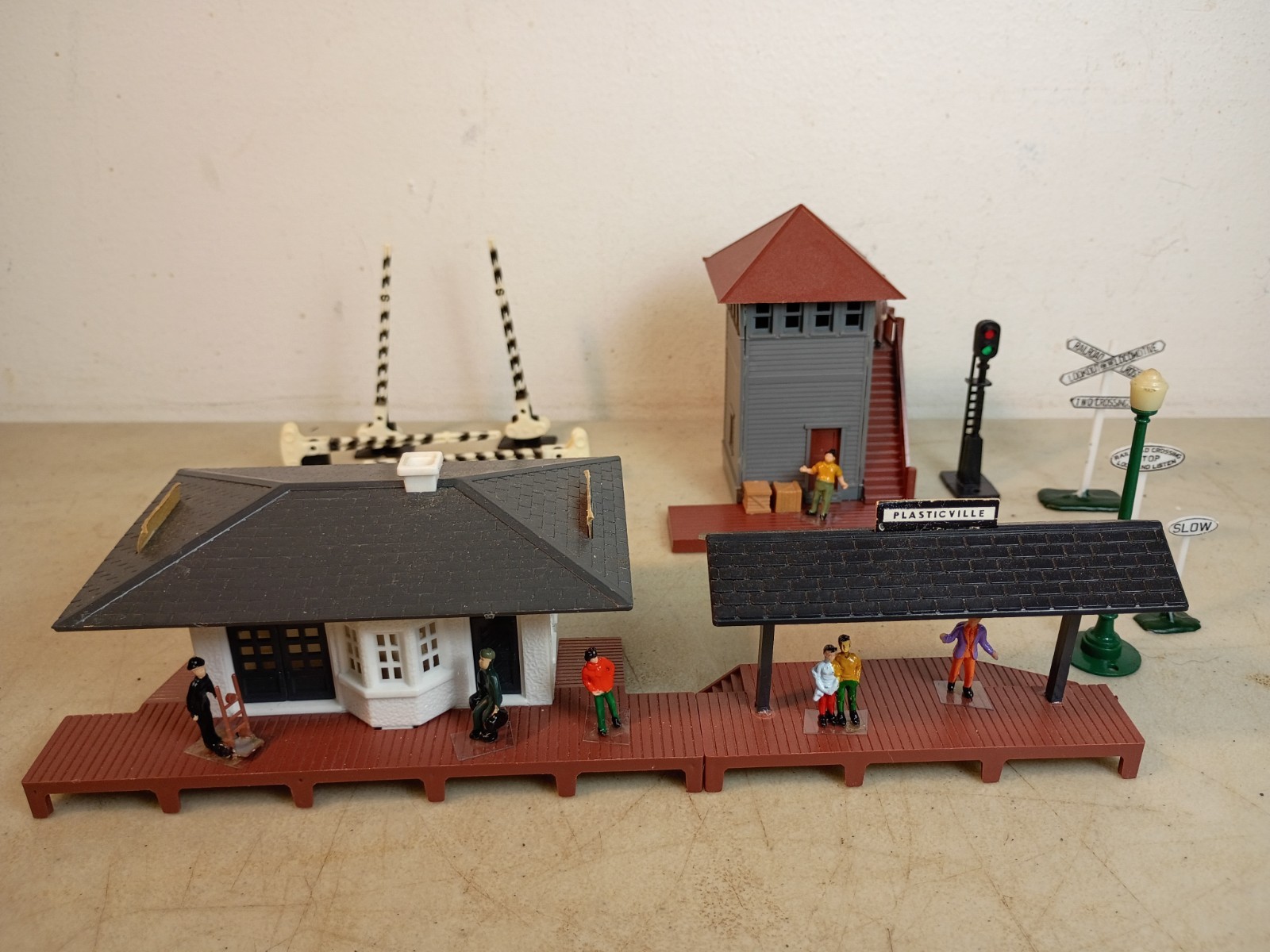 Plasticville HO Scale Station, Platform & Yard Tower Buildings w/ Figures & More