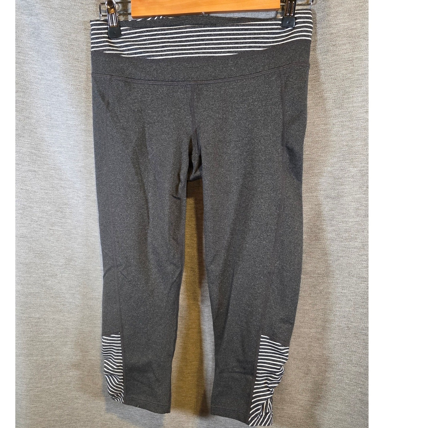 Athleta Balance Gray White Stripe Capri Athletic Crops Sz Small S