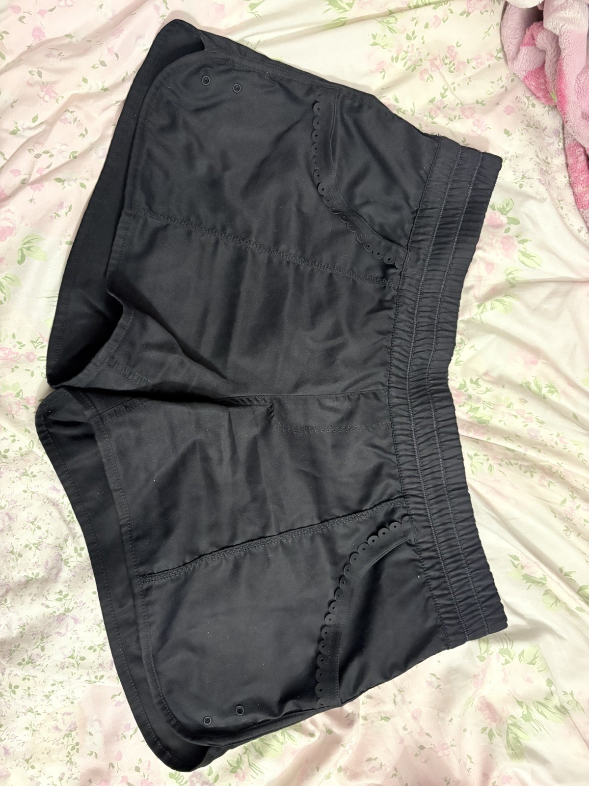 Lululemon Hotty Hot Low-Rise Lined Short 2.5” inseam Size 8 Black