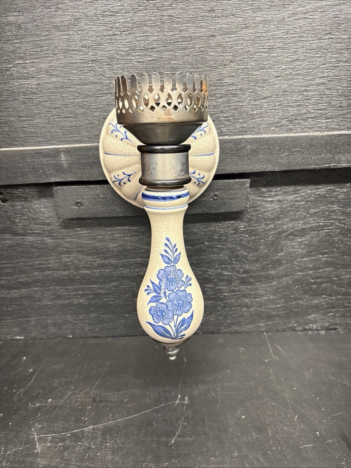 An Elegant Vintage Delft Blue Porcelain And Metal Wall Sconce Candle Holder An Elegant Vintage Delft Blue Porcelain And Metal Wall Sconce Candle Holder