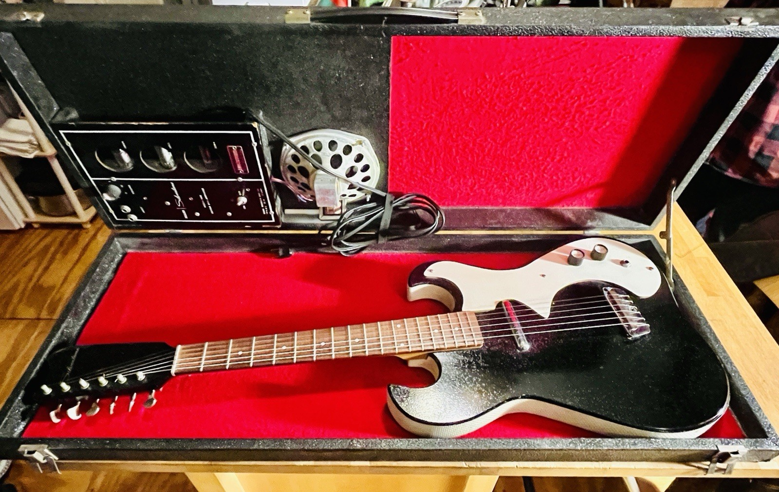 1960's Silvertone 1448  Black Sparkle Guitar/Amp in Case VG Condition Works