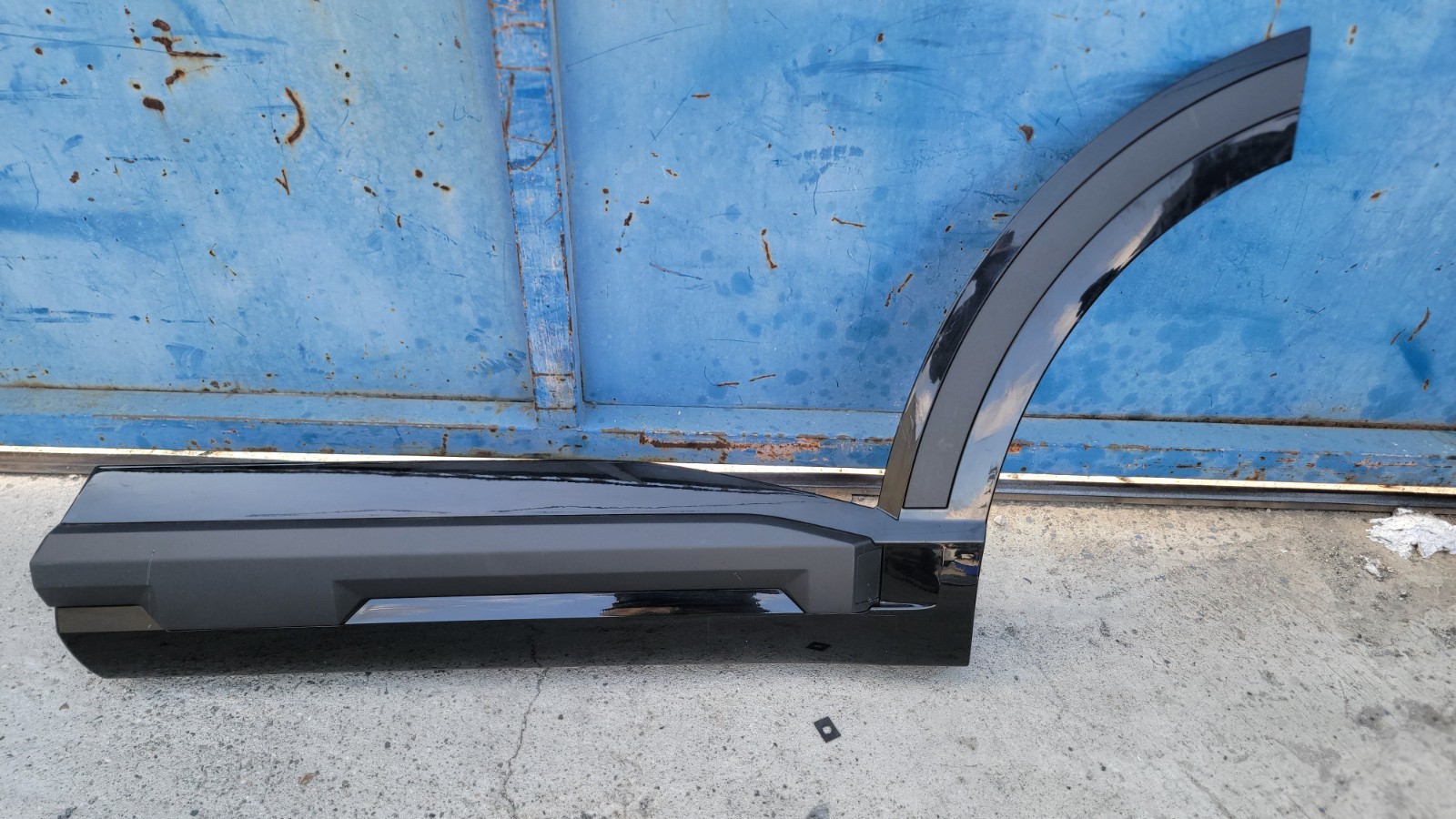 2026-2027 Kia Telluride X-Line Left Rear Door garnish molding trim oem 2026-2027 Kia Telluride X-Line Left Rear Door garnish molding trim oem
