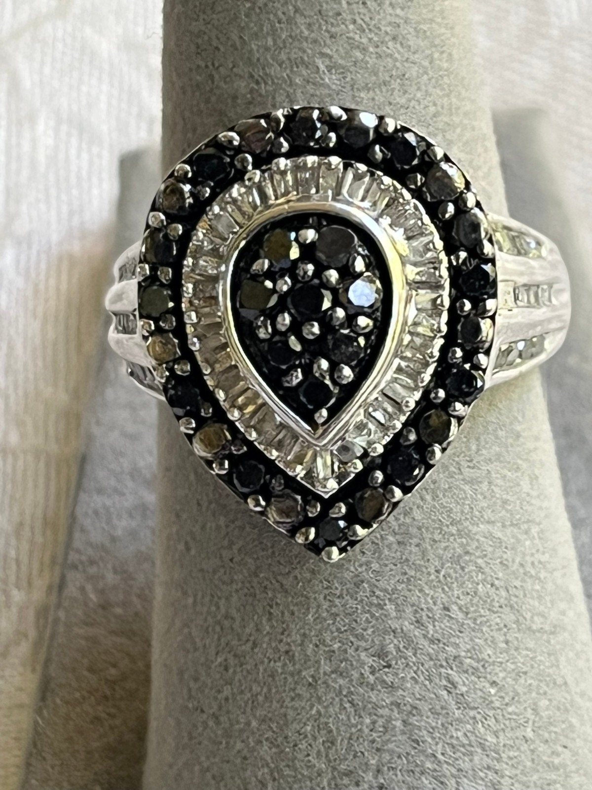 925 Sterling Silver JWBR Pear Shaped Diamond Ring Size 7.25 925 Sterling Silver JWBR Pear Shaped Diamond Ring Size 7.25