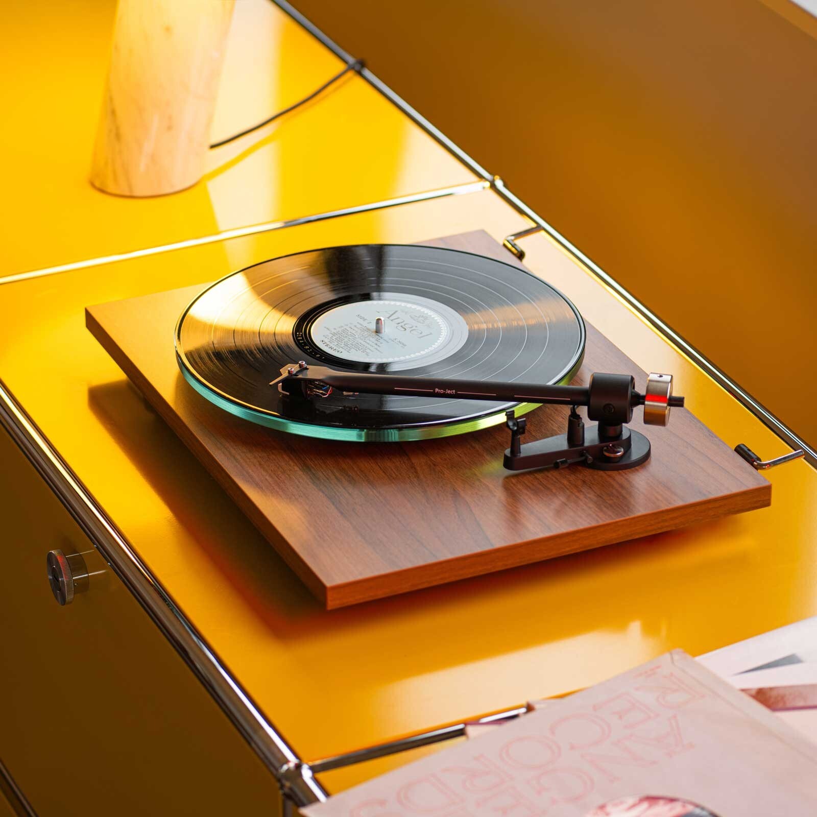 Pro-Ject T2 Turntable With Sumiko Rainier MM Cartridge Walnut (Demo)