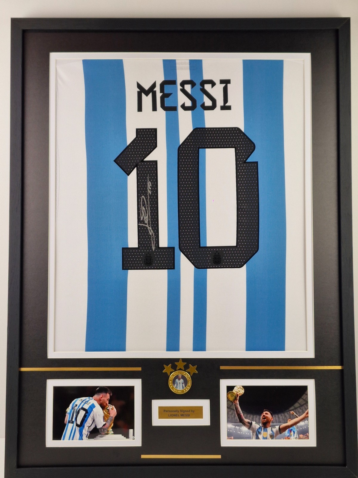 Lionel Messi framed wolrd cup champ 2022 hand-signed with COA 
