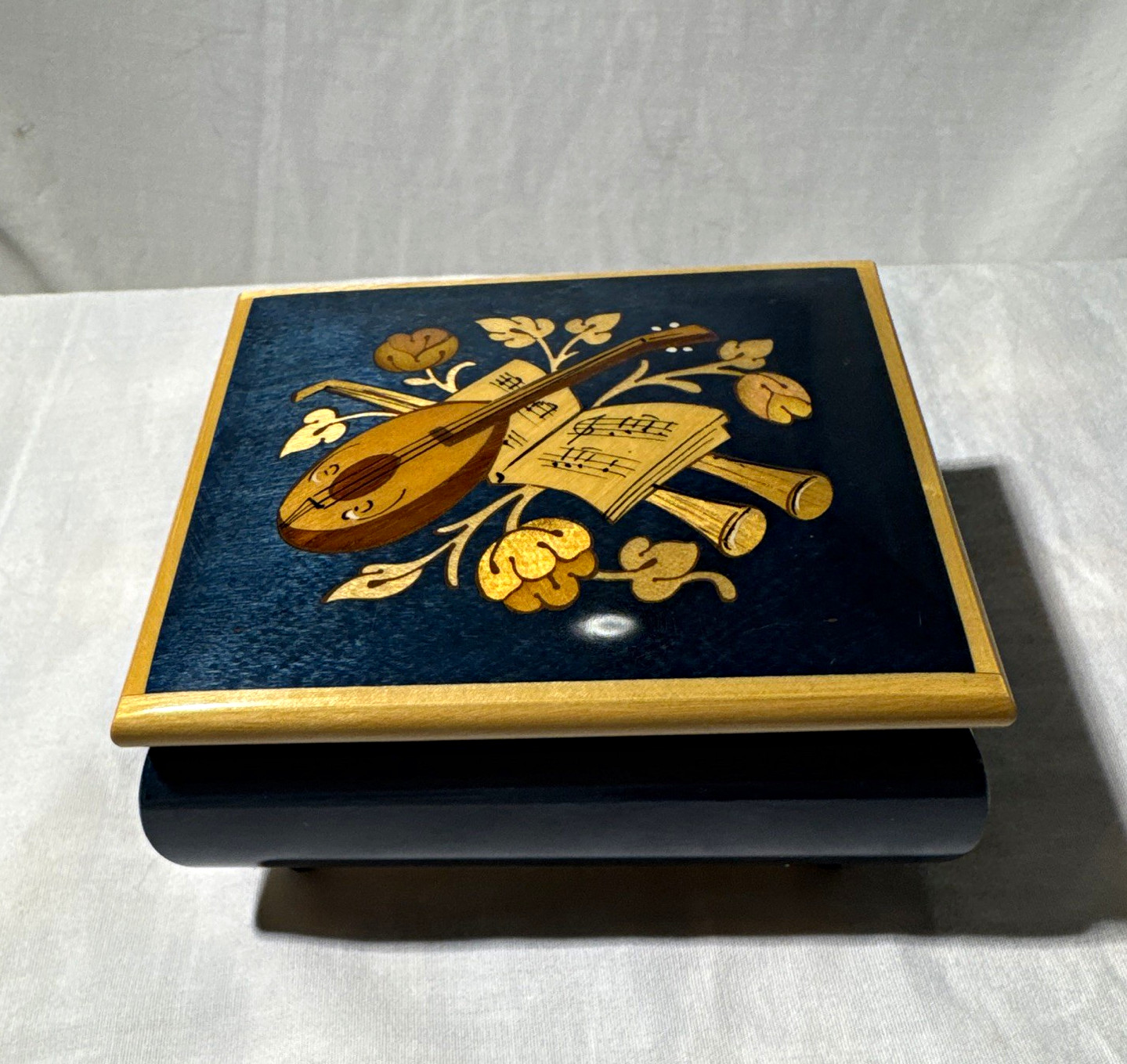 Vintage Reuge Swiss Movement Music Box Sorrento Italy Inlaid Mandolin Vienna Vintage Reuge Swiss Movement Music Box Sorrento Italy Inlaid Mandolin Vienna