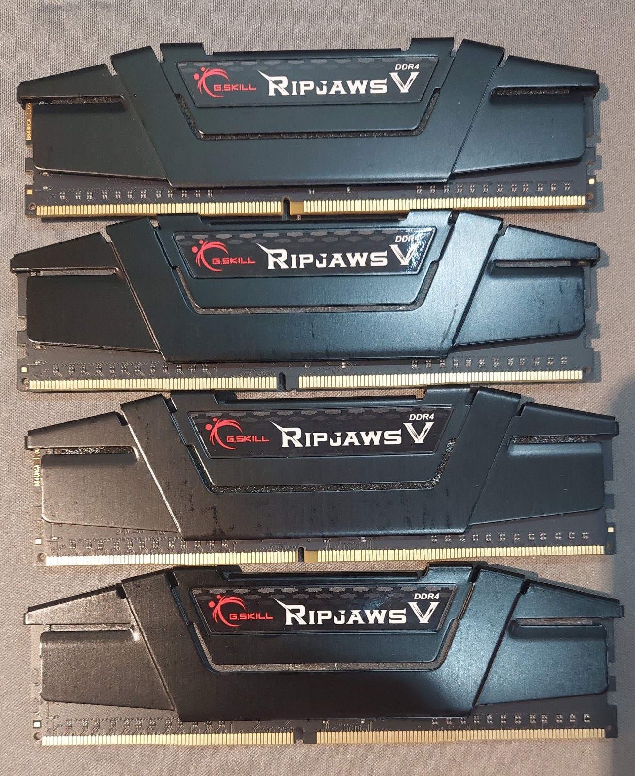 24GB DD4 Ripjaws V RAM: 2x 8GB F4-3200C16D-16GVKB + 2x 4GB F4-3200C16D-8GVKB