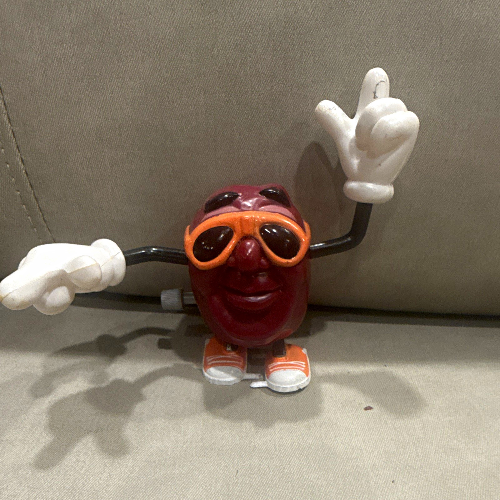 California Raisins Vintage 1986 Wind-Up Toy Figure with Sunglasses California Raisins Vintage 1986 Wind-Up Toy Figure with Sunglasses
