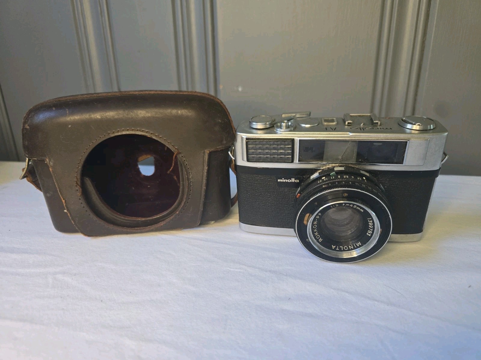 Minolta AL Vintage Rangefinder Camera Rokkor 45mm f/2 with Leather Case Minolta AL Vintage Rangefinder Camera Rokkor 45mm f/2 with Leather Case