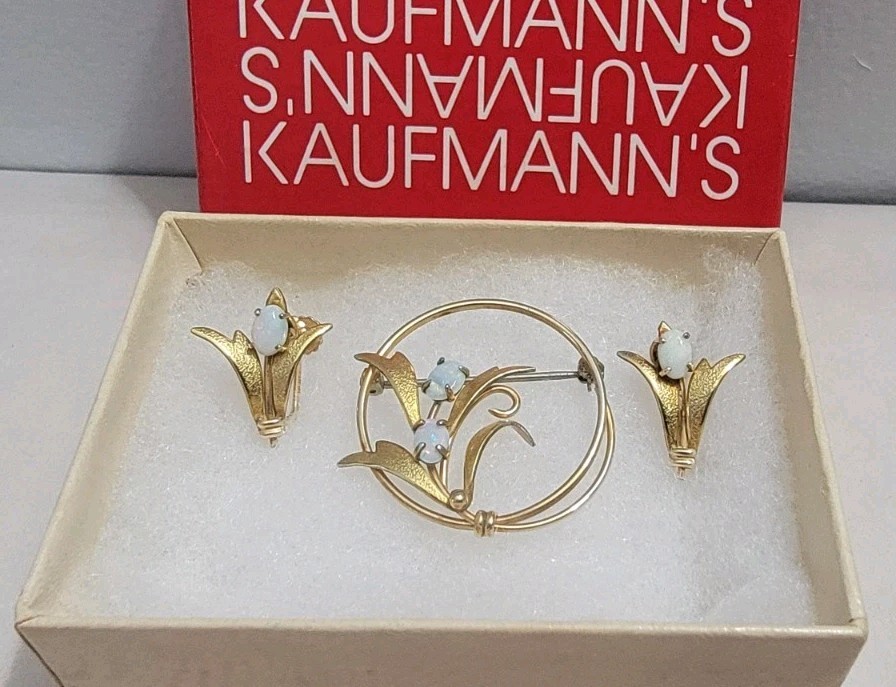 Vtg Krementz Fire Opal Gold Tone Brooch & Screwback Earrings Set Kaufmann\'s Box