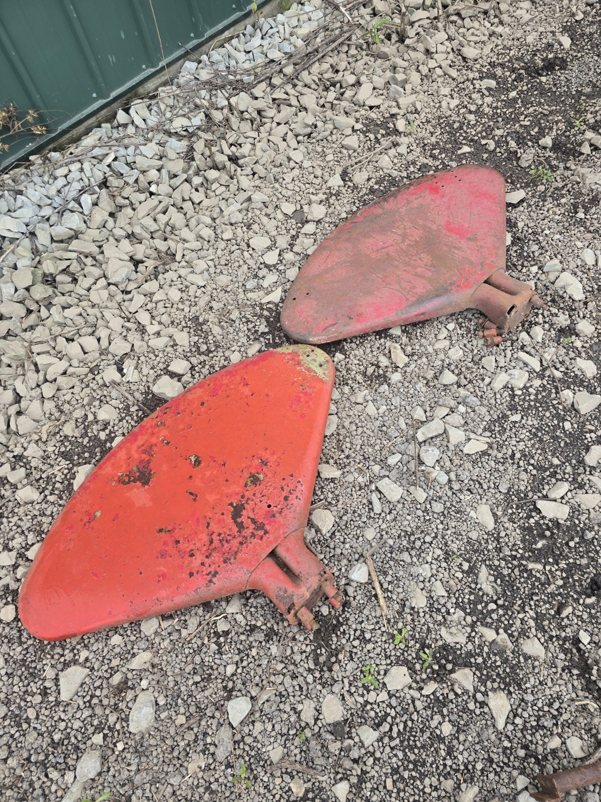 IH FARMALL H M SUPERS 300 350 400 450 FENDERS PAIR