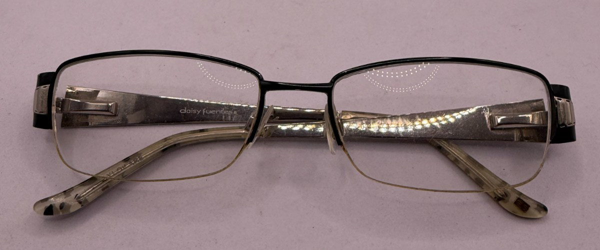 DAISY FUENTES FRAMES ONLY EYEGLASSES NINA 021 BLACK 53-17-135 DAISY FUENTES FRAMES ONLY EYEGLASSES NINA 021 BLACK 53-17-135