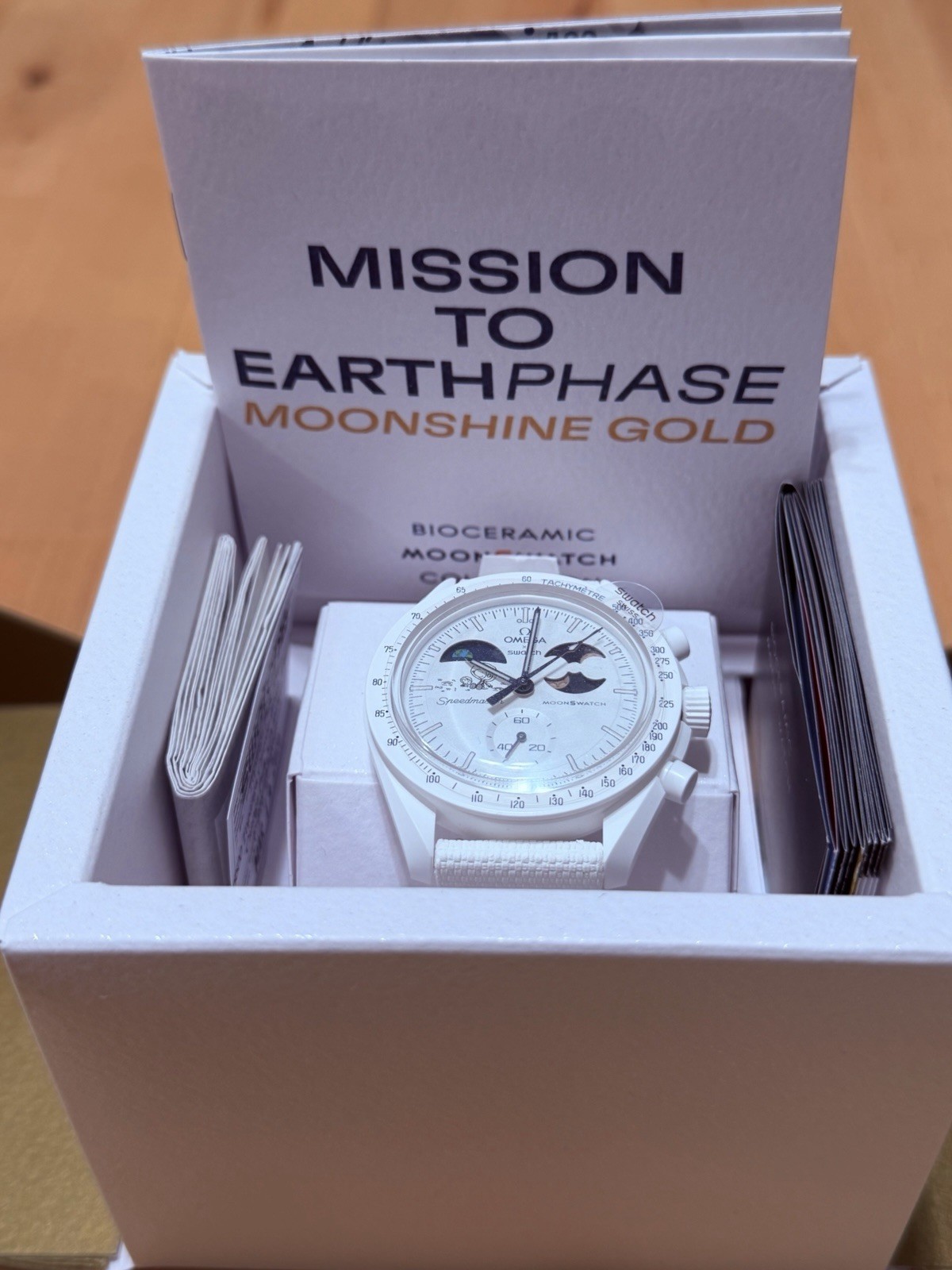 OMEGAxSwatch MoonSwatch Mission to Earthphase Moonshine Gold42mm White + 1 band