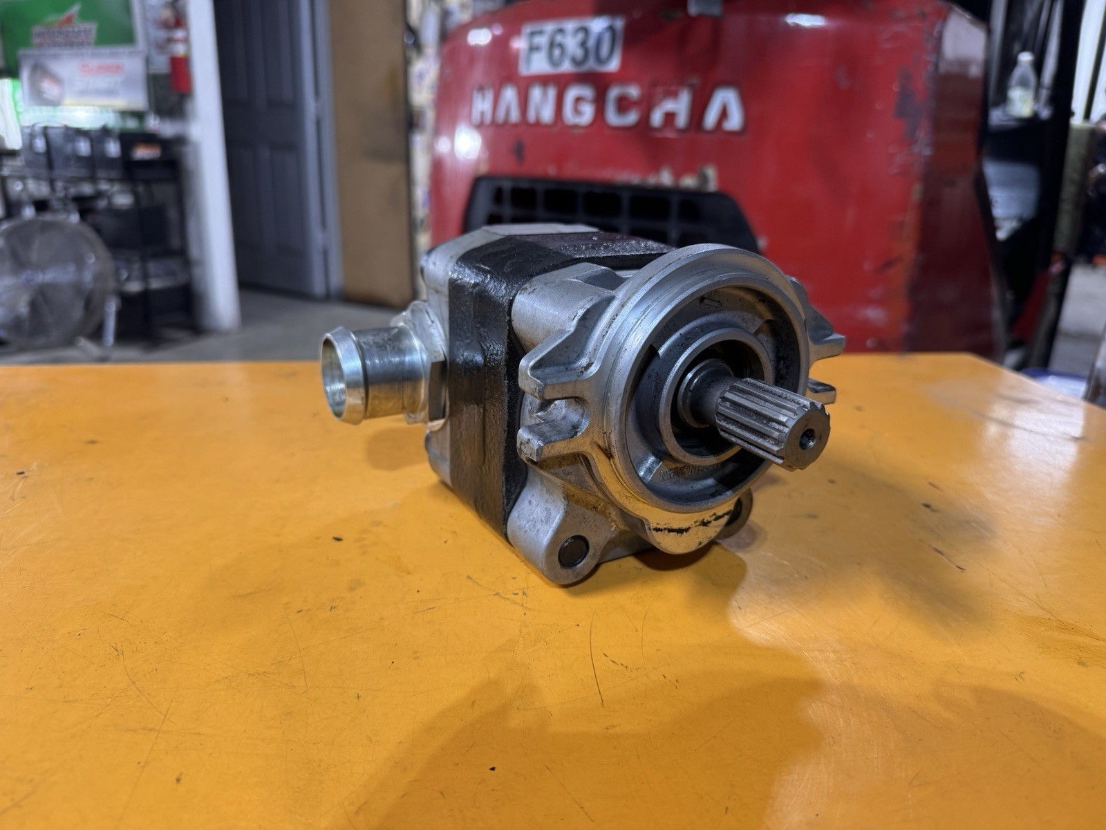 OEM YALE | HYSTER FORKLIFT GEAR PUMP 582002179 (GOOD USED)