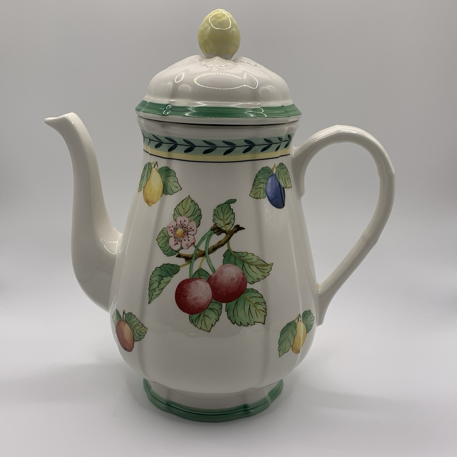 Villeroy & Boch French Garden Fleurence 8 3/4 Inch Coffee Pot - Mint Condition Villeroy & Boch French Garden Fleurence 8 3/4 Inch Coffee Pot - Mint Condition