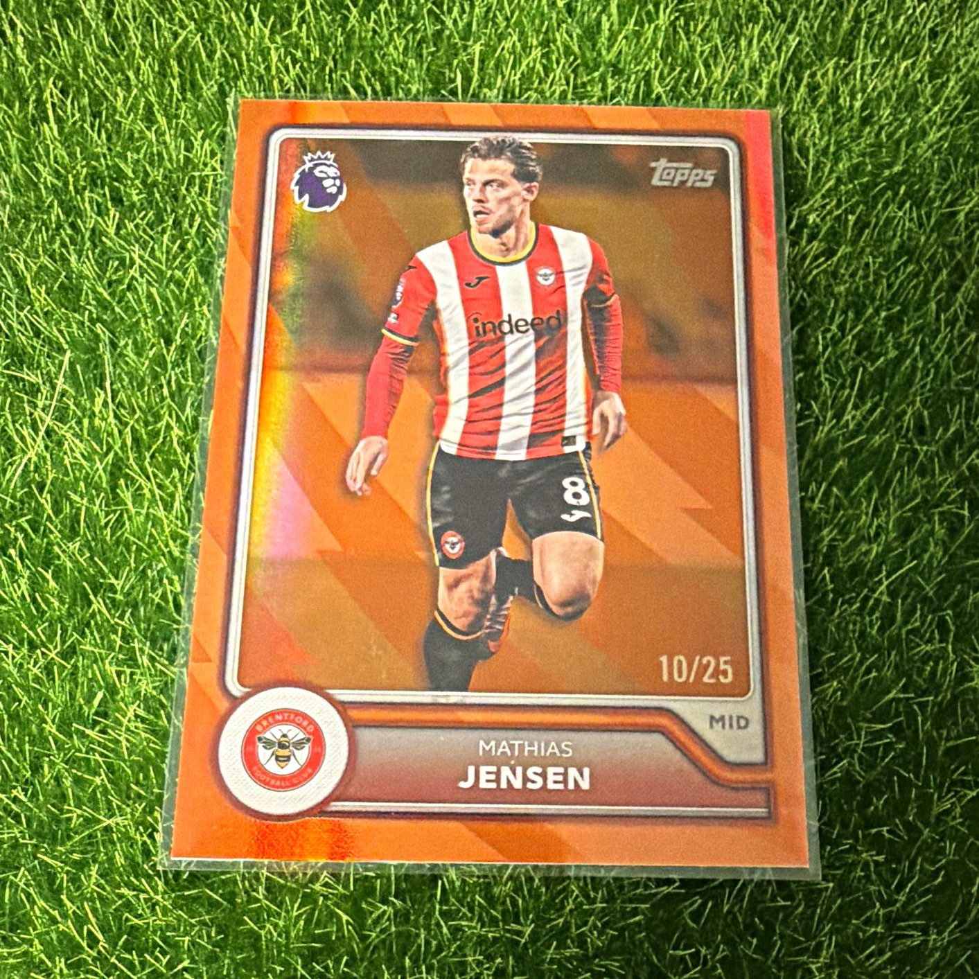 Topps Premier League Mathias Jensen #68 Brentford Parallel 10/25 2026/27 Topps Premier League Mathias Jensen #68 Brentford Parallel 10/25 2026/27