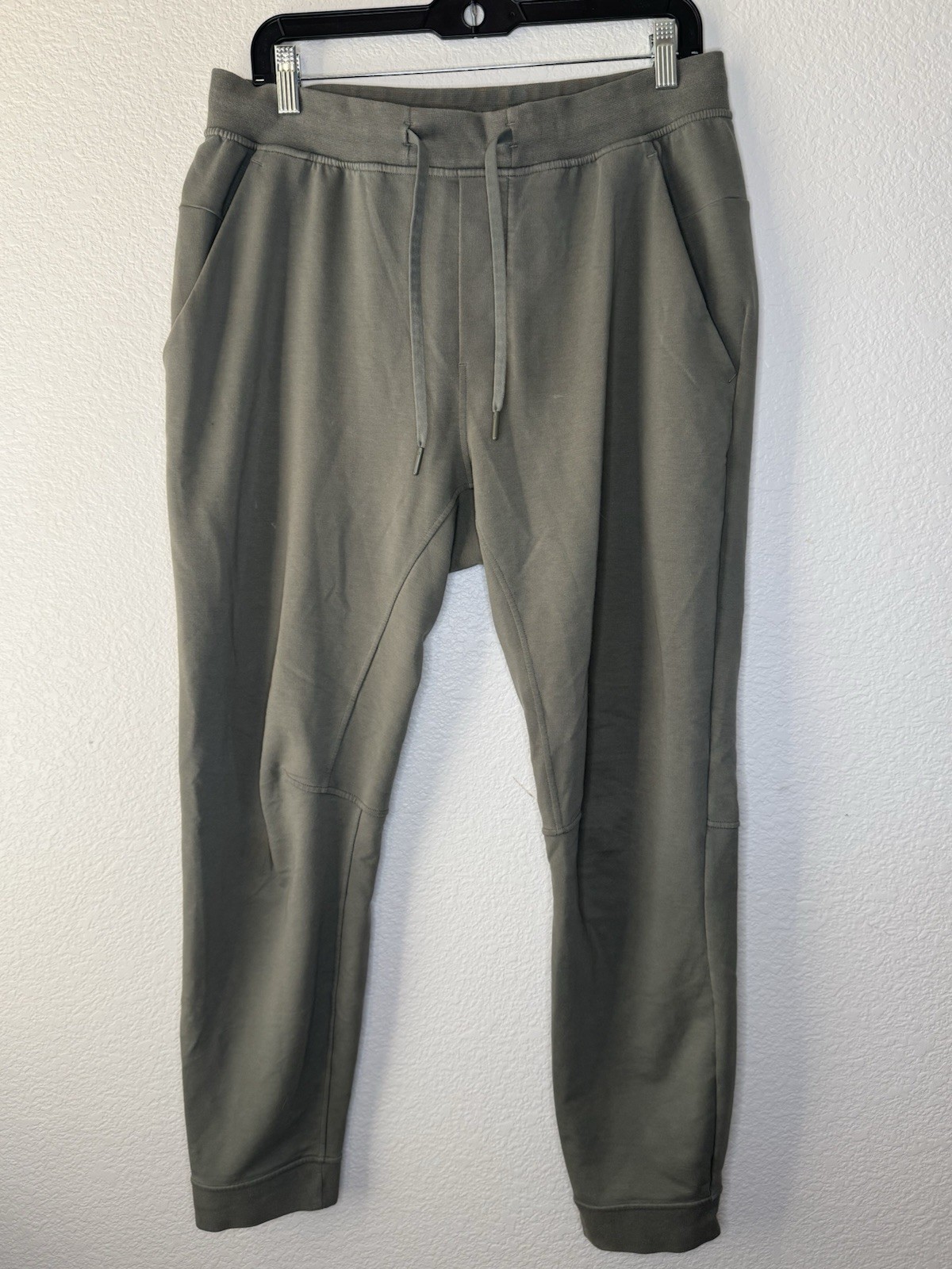 Lululemon City Sweat Jogger Pants Men Sage Green Drawstring Stretch Size L 30” Lululemon City Sweat Jogger Pants Men Sage Green Drawstring Stretch Size L 30”