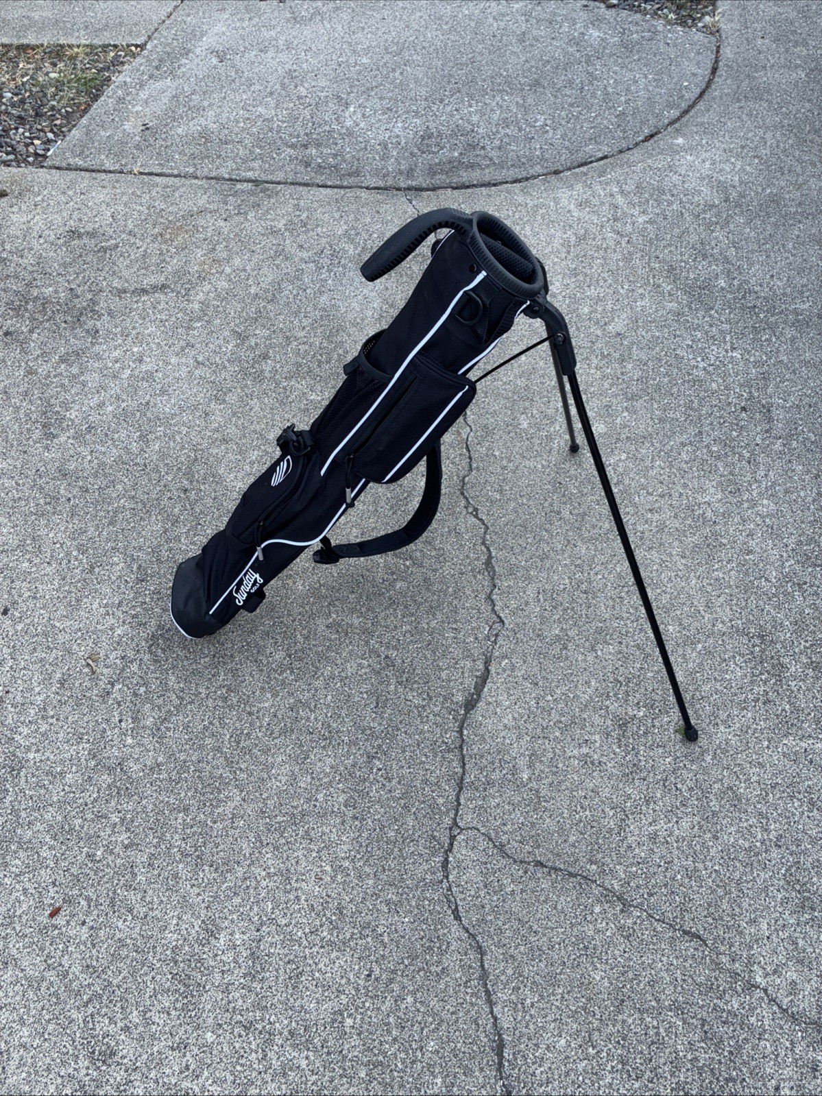 Sunday Golf Loma Lightweight Golf Stand Bag with Carry Single Strap Sunday Golf Loma Lightweight Golf Stand Bag with Carry Single Strap