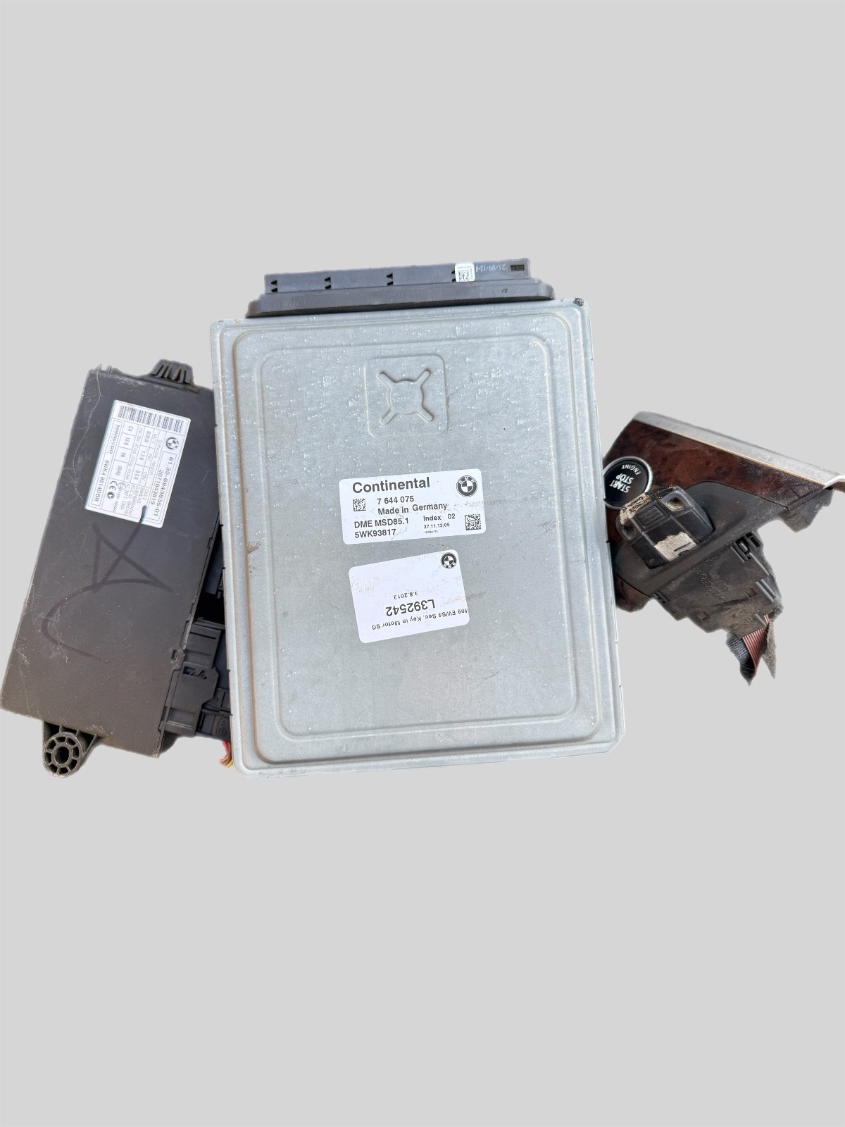 BMW X5 X6 (E70 E71) 4.4L N63B44 Engine Computer DME CAS3 KEY 7644075