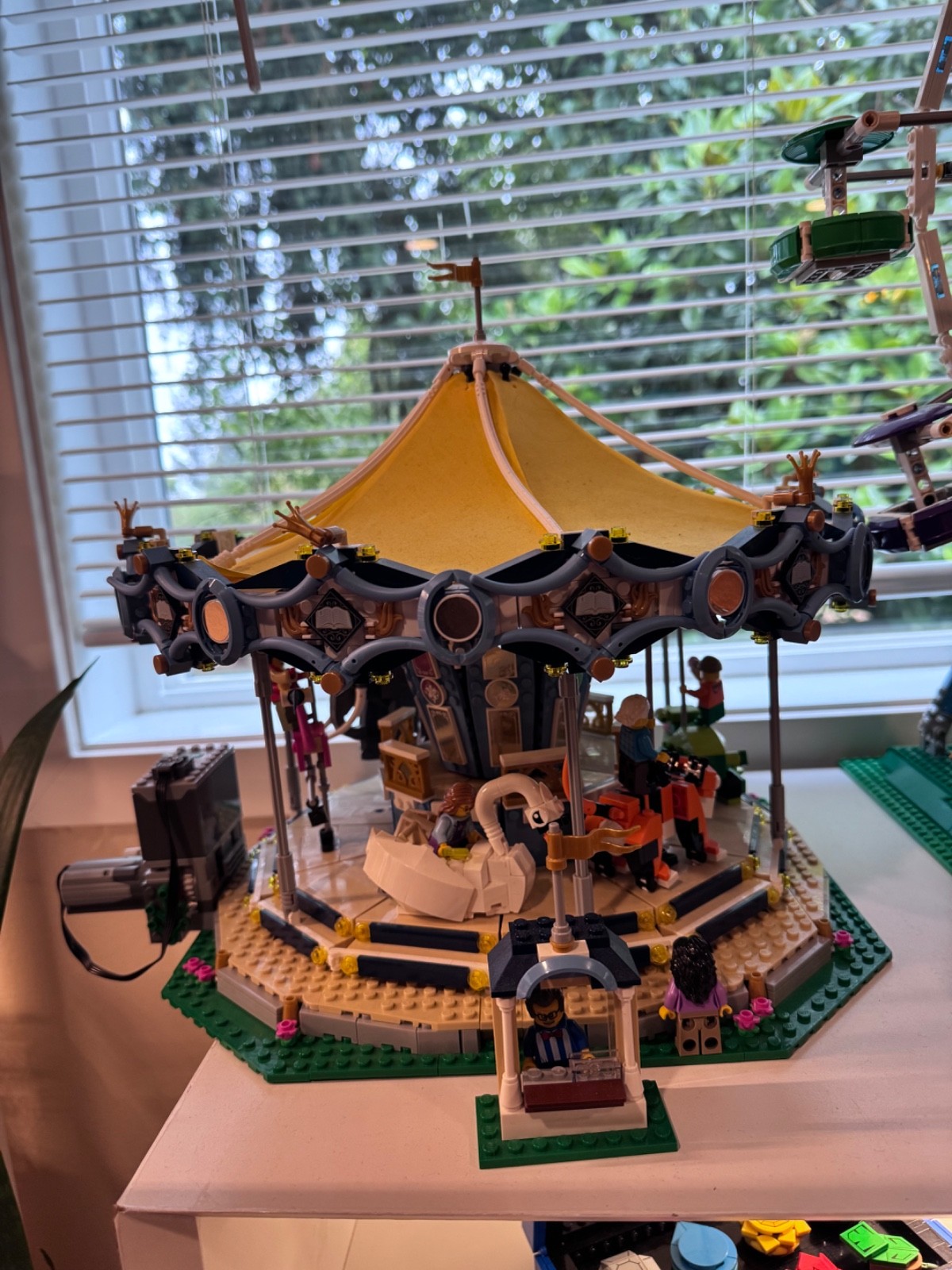 LEGO Creator Expert: Carousel (10257) with power up motor 100% complete